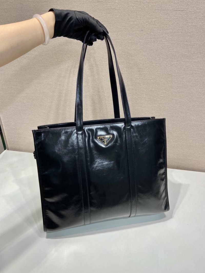 Pra*a tote bags